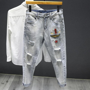 Ανδρικά τζιν κορεατικής μόδας σπασμένα με στάμπα με λεπτή στάμπα σκισμένο παντελόνι καουμπόη ρετρό γραφικό παντελόνι με τρύπες κλασικό