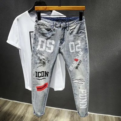 Korejske modne muške traperice slomljene s printom Sužene poderane uske poderane muške kaubojske hlače Retro grafičke hlače Klasične rupe