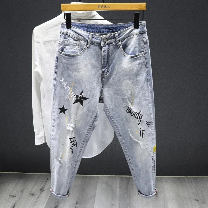 Korejske modne muške traperice slomljene s printom Sužene poderane uske poderane muške kaubojske hlače Retro grafičke hlače Klasične rupe