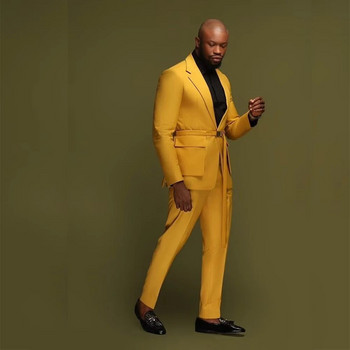 Κομψά κίτρινα ανδρικά κοστούμια Blazer Terno με οδοντωτό πέτο Μονό στήθος Smart Casual 2 τεμάχια παντελόνι με λεπτή εφαρμογή Costume Tailor
