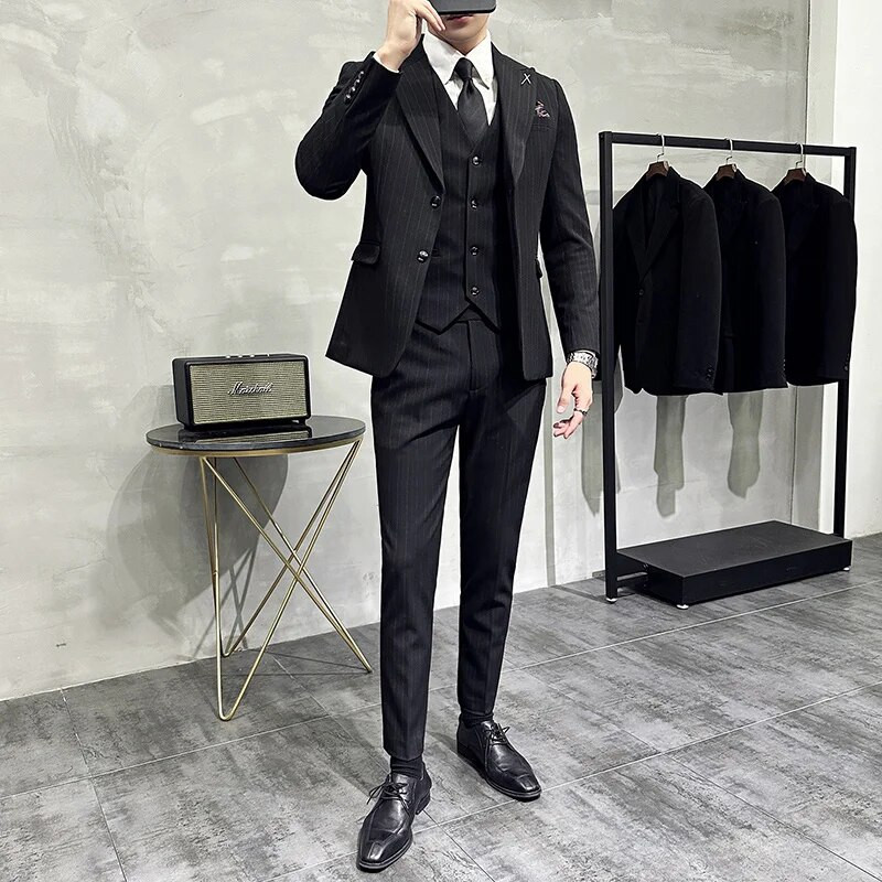（Jakna+prsluk+hlače）Klasična prugasta uska poslovna odijela visoke marke u korejskoj verziji Muški svečani kompleti Muška vjenčana odijela