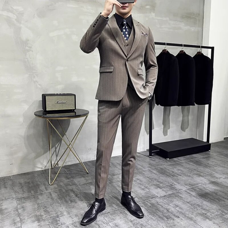 （Jakna+prsluk+hlače）Klasična prugasta uska poslovna odijela visoke marke u korejskoj verziji Muški svečani kompleti Muška vjenčana odijela