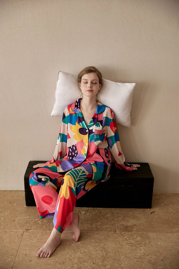Пижами с многоцветни блокове и цветя, отпечатани в пачуърк, 2 бр. Есенна колекция 2023 г. Стилни и игриви дамски домашни дрехи