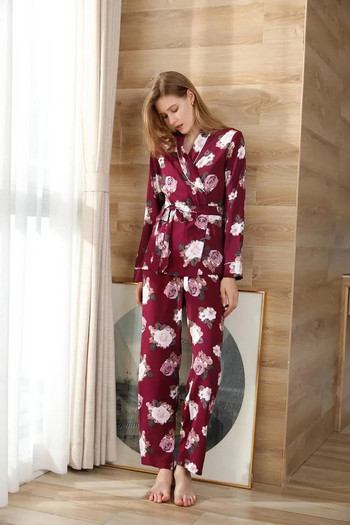 Комплект дамски пижами с червен флорален принт 2 бр. Дълги панталони и халат с колан за талията Спално облекло Дамско ежедневно нощно облекло Домашно облекло Костюм