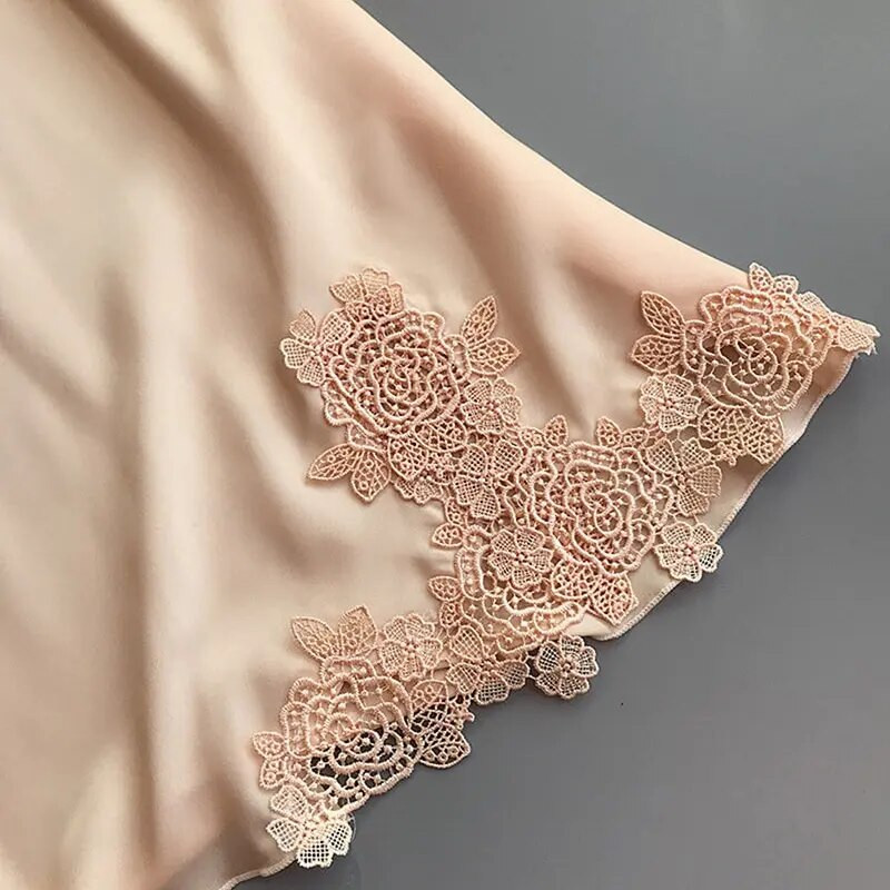 Seksikad pidžaamad naiste siidist sukkadega öökleidid naistele kevadsuvi jääsiidist õhukesed päitsed koduteenindus Satiinist öökleidid