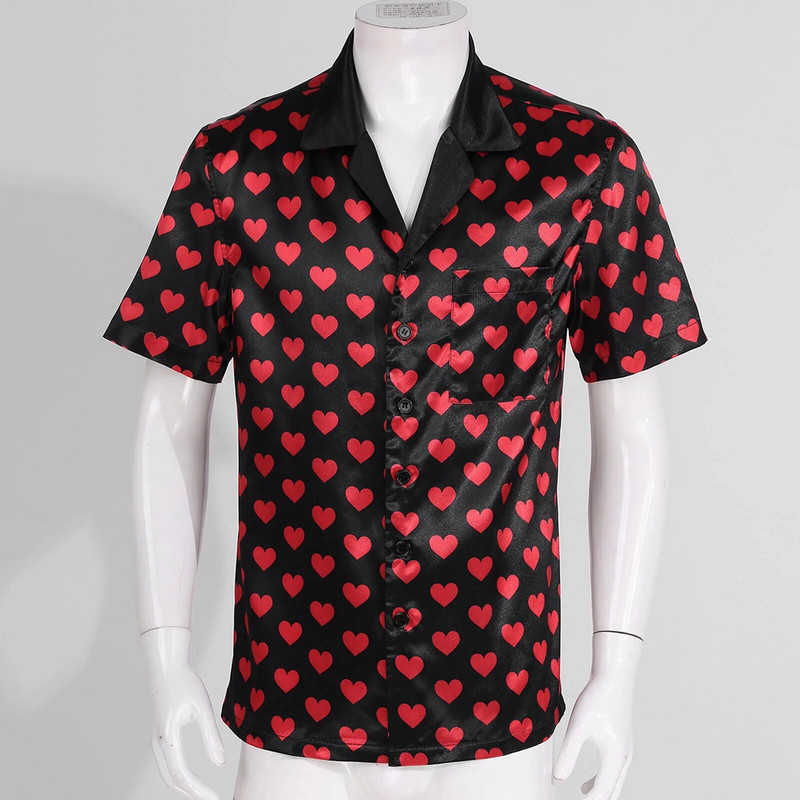 Vyriški kontrastingos spalvos širdelės raštais satininiai pižamos viršutiniai drabužiai trumpomis rankovėmis, užsegami miegui tinkantys marškinėliai, skirti namų drabužiams