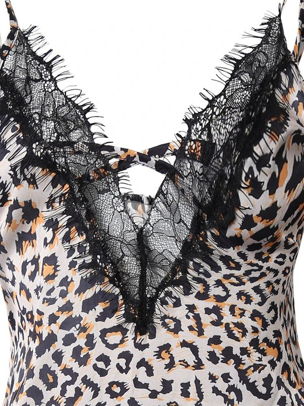 Moteriški gepardo rašto naktiniai rūbai su spagečių juostele, nėriniai