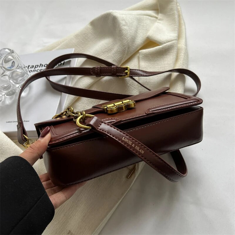 Naiste käekott 2023 uusima trendiga naiste ristkehaga kott Disainer soliidne kett Vintage Elegance Nahast luksusliku disainiga naiste rahakotid