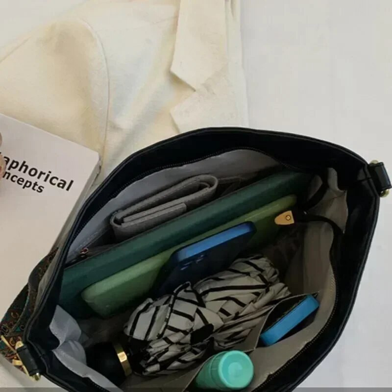 Vintage ühevärviline PU-nahast naiste moodne õlakott Suure mahutavusega, lihtsa laia rihmaga ämbriga põikkott pendelrändeks