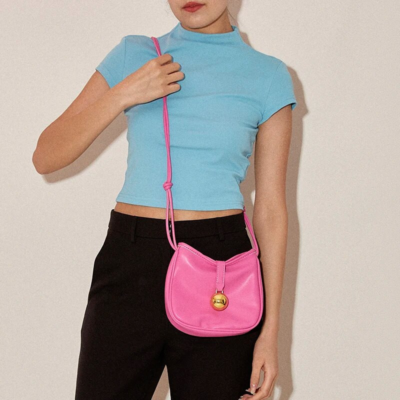 Madingi vasaros laisvalaikio maži kryžminiai krepšiai Prabangūs dizainerio klasikiniai paprasto stiliaus rankinės Nauji universalūs odiniai pečiai moterims