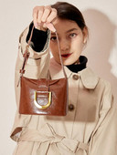 2023 New Bucket Classic Augstas kvalitātes mazas rokassomas Luksusa Dizains Vasaras gadījuma daudzpusīga Crossbody Bag Mode Ādas Pleci