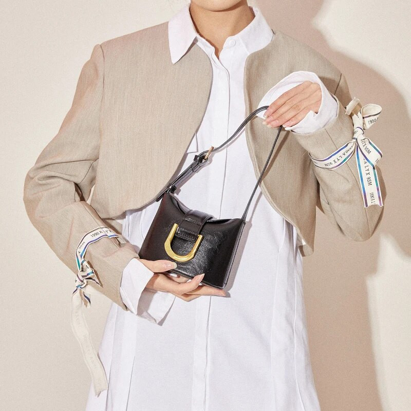 2023 New Bucket Classic Augstas kvalitātes mazas rokassomas Luksusa Dizains Vasaras gadījuma daudzpusīga Crossbody Bag Mode Ādas Pleci