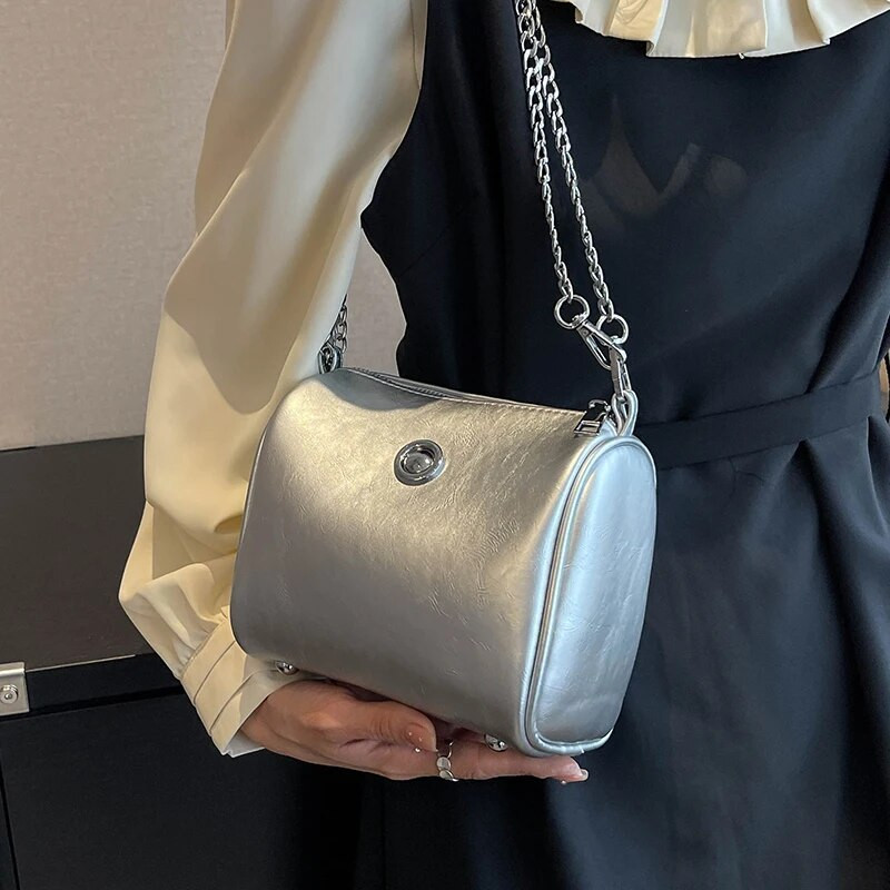 Slatka ljetna modna lančana jastučna torba preko ramena 2023., luksuzna dizajnerska nova mala ženska torbica na rame, ležerne PU ručne torbice jednostavnog stila