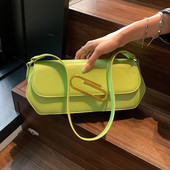 Jednostavan stil, ležerna modna torba na rame za žene Ljeto 2023. Luksuzna dizajnerska kožna torbica Nova svestrana trendi ženska torbica