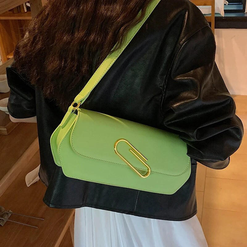 Jednostavan stil, ležerna modna torba na rame za žene Ljeto 2023. Luksuzna dizajnerska kožna torbica Nova svestrana trendi ženska torbica