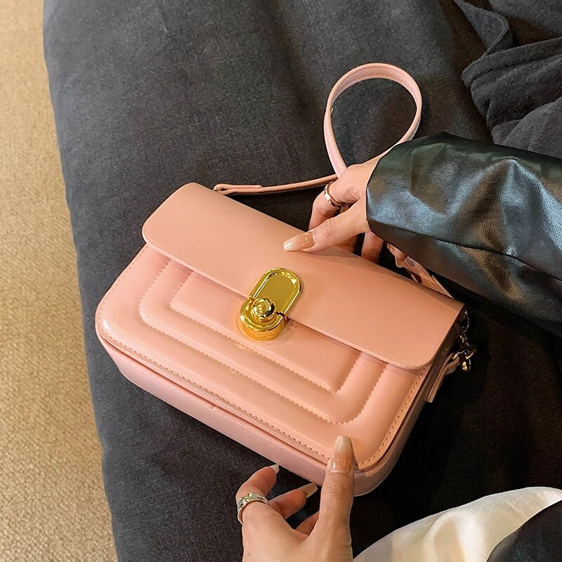 Universali naujos paprasto stiliaus pečių krepšys, prabangus dizaineris, 2023 m. laisvalaikio madinga vasaros kryžminio kūno daugiaspalvė klasikinė rankinė moterims