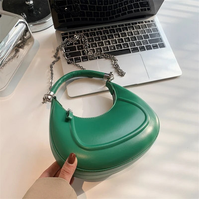 Poolkuu väike PU-nahast kaenlaaukott lühikese käepidemega 2023 naiste disainikäekott Luksuslik kett Lady õlakott Y2K