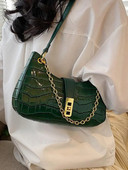 Uued suvised vabaaja väikesed käekotid Luksuslik disain naistele Moodne kett õlg 2023 Kvaliteetsest nahast Crossbody kotid Classic