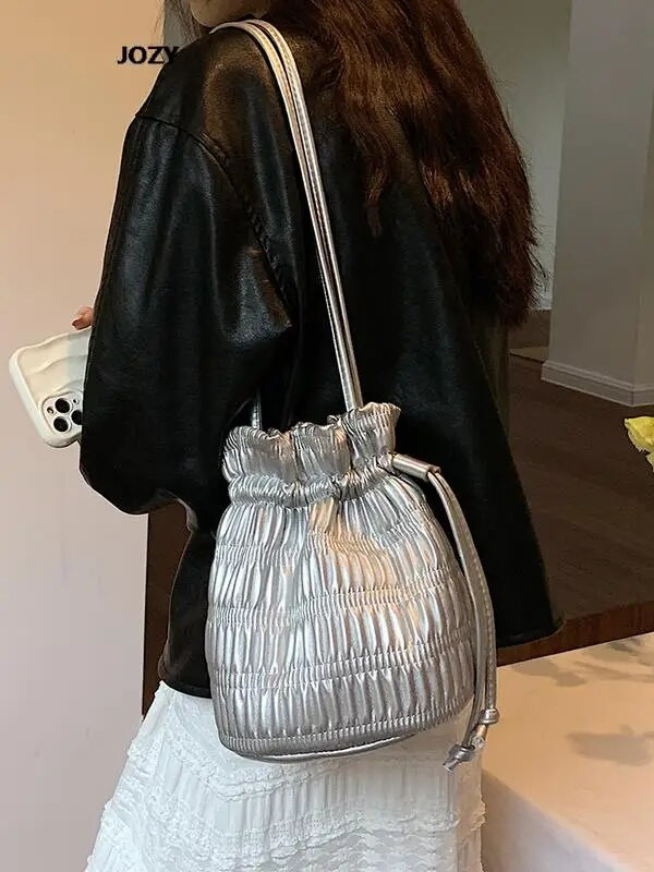 Bucket torbe preko ramena Ležerne ljetne luksuzne dizajnerske jednobojne za žene Jednostavan stil Male torbe na rame 2023. Trendovska svestrana torbica