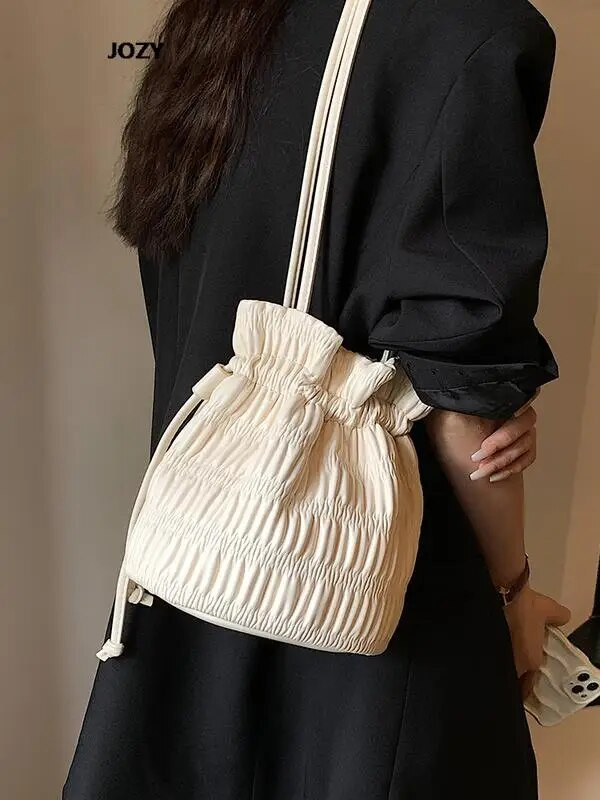 Bucket torbe preko ramena Ležerne ljetne luksuzne dizajnerske jednobojne za žene Jednostavan stil Male torbe na rame 2023. Trendovska svestrana torbica