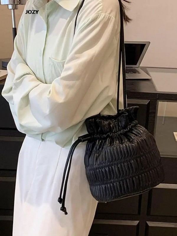 Bucket torbe preko ramena Ležerne ljetne luksuzne dizajnerske jednobojne za žene Jednostavan stil Male torbe na rame 2023. Trendovska svestrana torbica