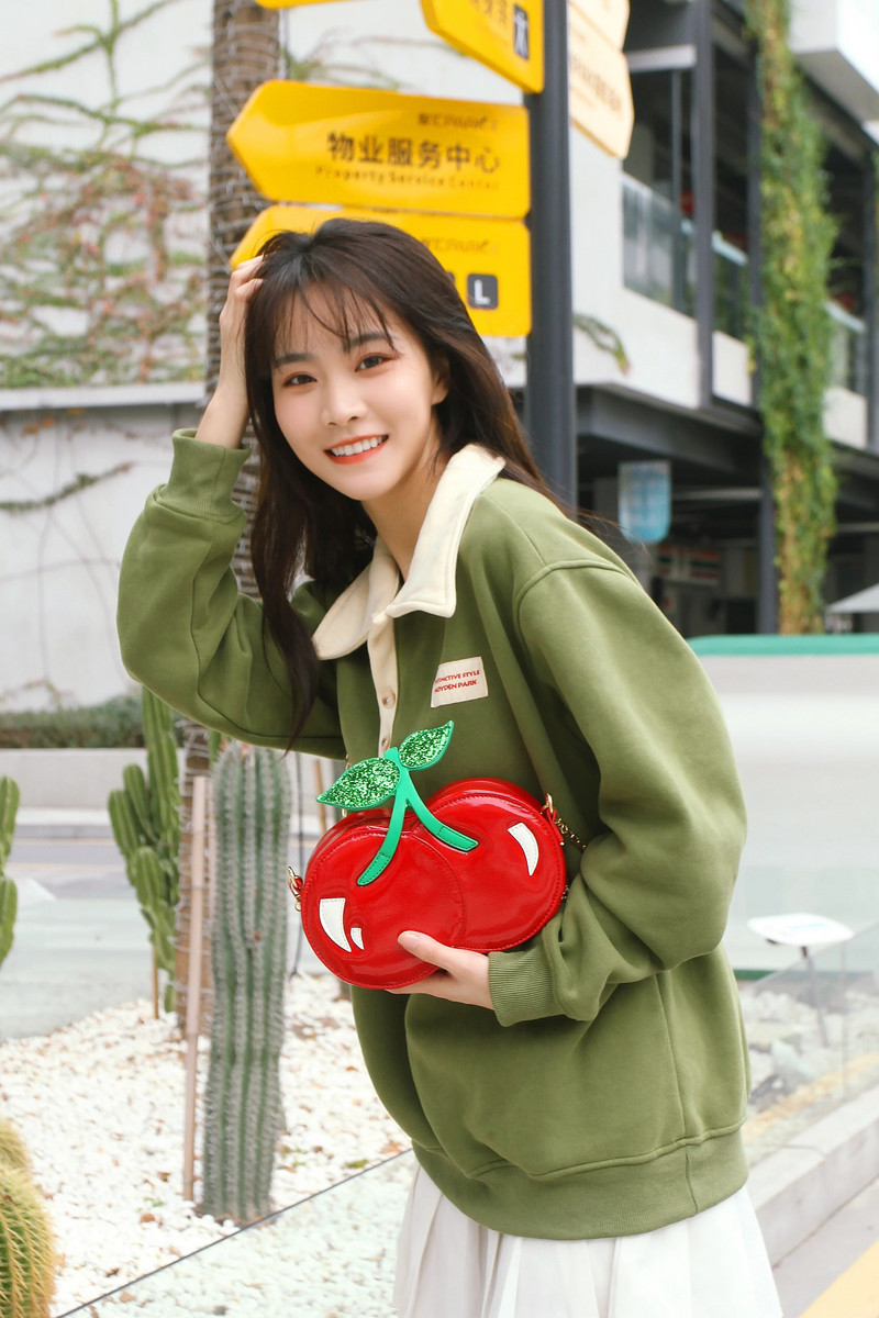 Värske kirsikujuline ketiga õlakott naistele Uudsed rahakotid ja käekotid tüdrukutele Red Clutch lõbus kujuga disainerkott Cross Body