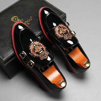 Мъжки ежедневни бизнес кожени обувки Модни мокасини с бродерия Мъжки обувки за монах в британски стил Мъжки плоски обувки за открито