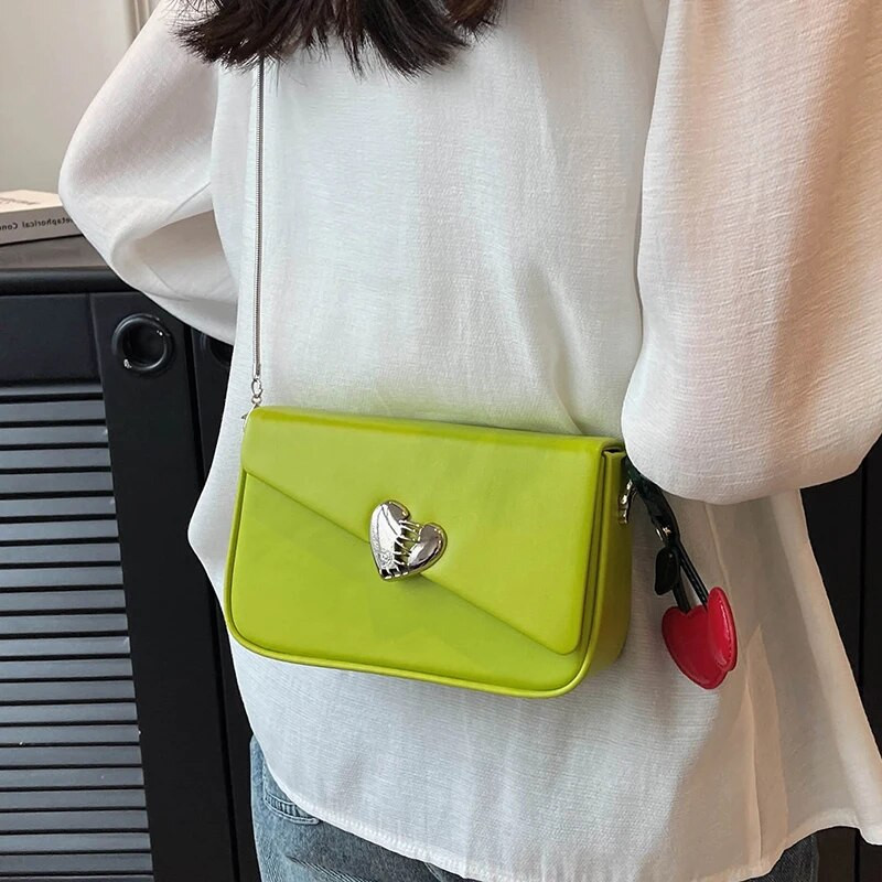 Vasaros mielas laisvalaikio prabangaus dizaino grandinėlė Crossbody Krepšiai Nauji 2023 m. madingi odiniai įvairiaspalviai universalūs pečių krepšiai moterims piniginė