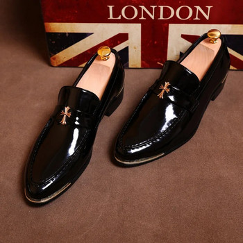 Мъжки лачени обувки Черни сватбени обувки Британски ниски меки мъжки обувки Едноцветни нитове Бизнес официални мокасини