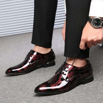 Италиански обувки Oxford за мъже Дизайнерски мъжки лачени обувки за рокли с остри пръсти Мъжки парти официални обувки 2022 Класически дербита