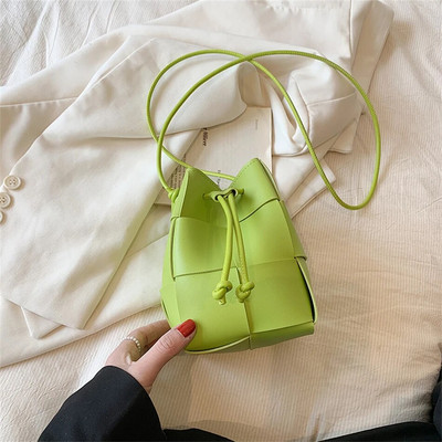 „Fashion Weave“ maži minkštos PU odinės kibiro krepšiai moterims, 2023 m. „Designer pečių skersinis“ krepšys Prabangios moteriškos piniginės ir rankinės