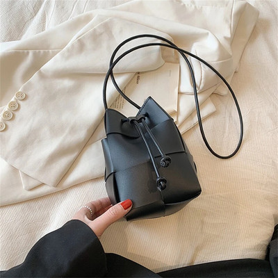 „Fashion Weave“ maži minkštos PU odinės kibiro krepšiai moterims, 2023 m. „Designer pečių skersinis“ krepšys Prabangios moteriškos piniginės ir rankinės