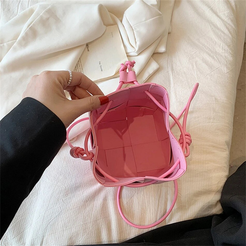 „Fashion Weave“ maži minkštos PU odinės kibiro krepšiai moterims, 2023 m. „Designer pečių skersinis“ krepšys Prabangios moteriškos piniginės ir rankinės