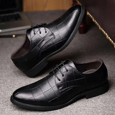 Горещи мъжки кожени обувки Модни мъжки ежедневни обувки Нови удобни обувки за шофиране на открито за мъже Zapatos Para Hombres Мъжки обувки с връзки