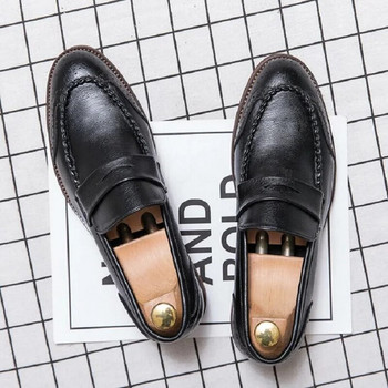Луксозни дизайнерски мъжки ежедневни обувки Без приплъзване Кожени обувки Големи размери 38-47 Brogue Carving Loafer Обувки за шофиране D2A22