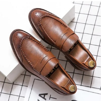 Prabangūs Desgner vyriški laisvalaikio batai Slip On Odiniai suknelės batai dideli 38-47 dydžio Brogue Carving Loafer vairavimo batai D2A22