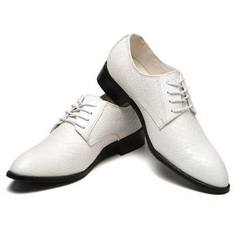 Кожени обувки 2022 Модни нови карирани обувки за мъже Големи размери с връзки и ниски токове Кожени обувки за рокля Ежедневни обувки на открито