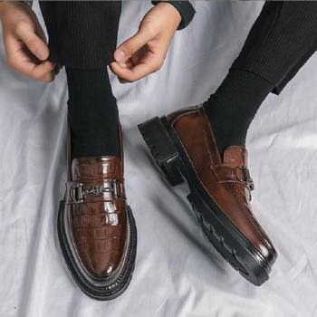 2023 Луксозни обувки с крокодилски принт Висококачествени кожени модни мъжки обувки Кафяви ежедневни обувки с гумена подметка 1AA10