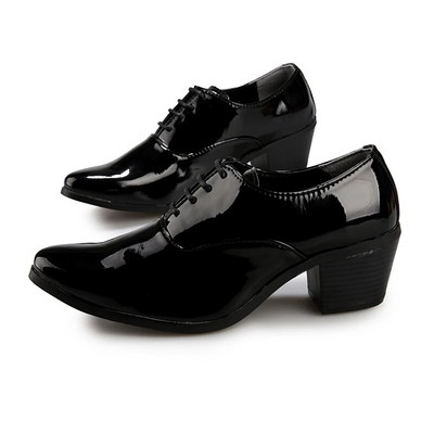 Nove muške svečane cipele za 2023. Oksfordice s lakiranom kožom Mokasine s visokim petama Muška crvena haljina za povećanje visine Cipele za vožnju čamcem Gommino