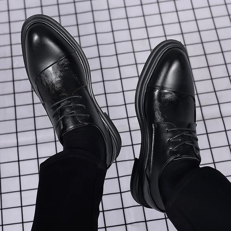 Dizainerio prekės ženklo juodi odiniai batai vyrams Vestuvinė suknelė Batų raišteliai Laisvalaikio verslo Oxfords Point Toe Office oficialūs batai vyrams