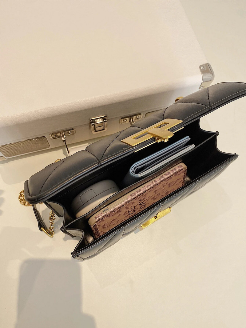 Reljefni modni lanac u obliku dijamanta za putnice s torbom na jedno rame