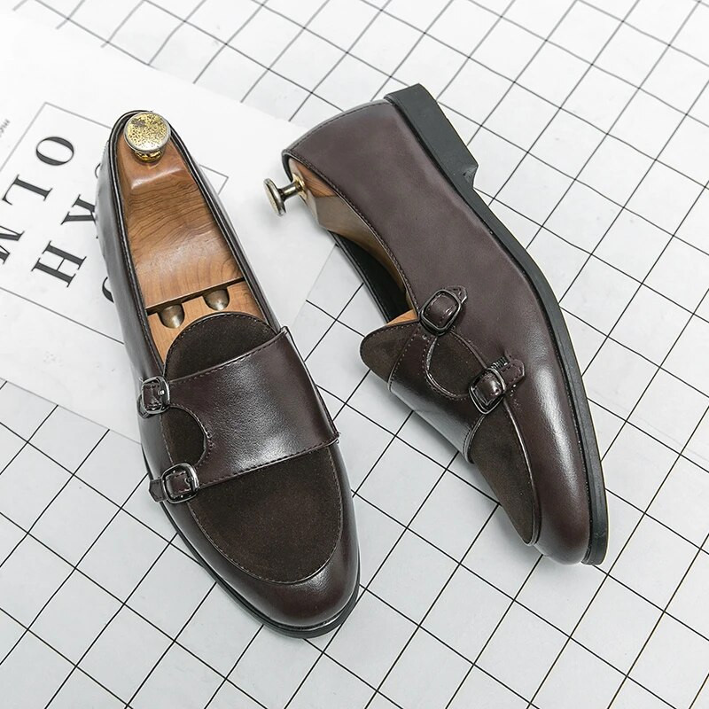 Loafers Meeste vabaaja nahast jalatsid terava otsaga Mood Itaalia mokassiinid Luksusbrändid Kleitjalatsid Mood Ärimeeste kingad