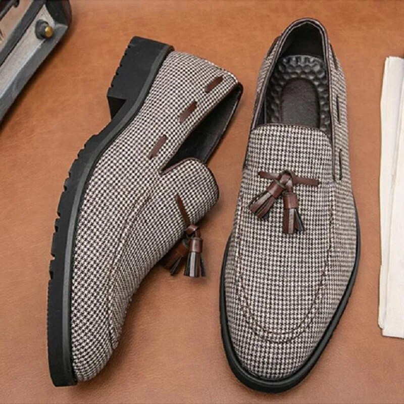 Ανδρικά παπούτσια μεγάλου μεγέθους Καρό καμβάς μόδας Business Casual Daily Wild Party Classic Retro PU φούντα One Pedal British Loafers Da60