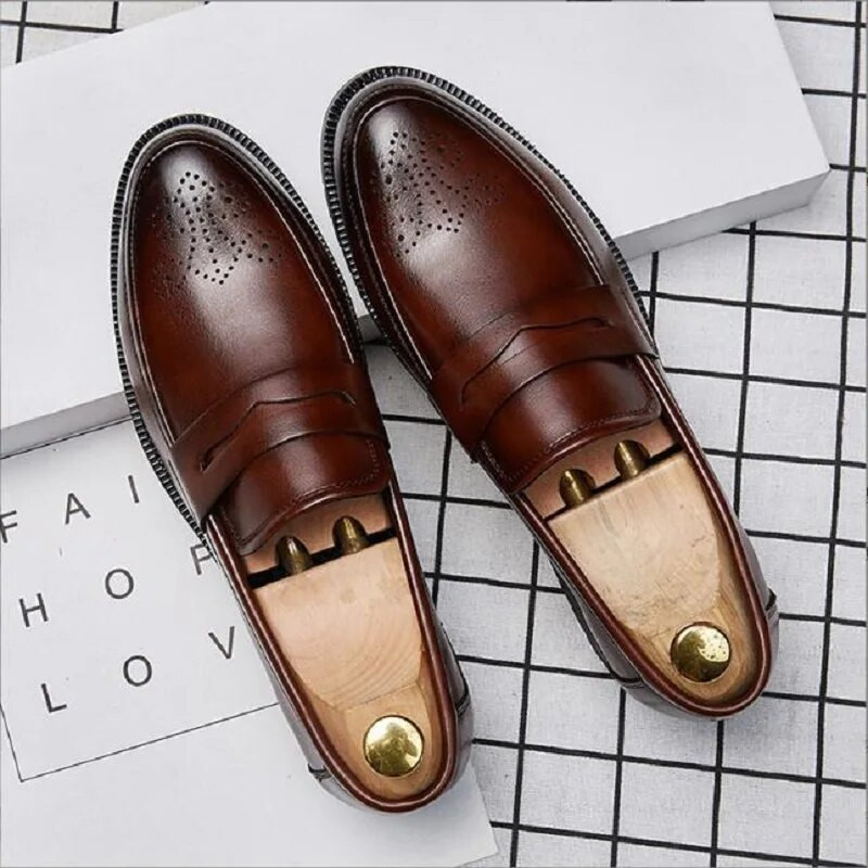 Luksuzne mokasine Muške cipele za slobodno vrijeme Naklizane kožne brogue svečane cipele Carving Loafer Mekane cipele za vožnju Da07