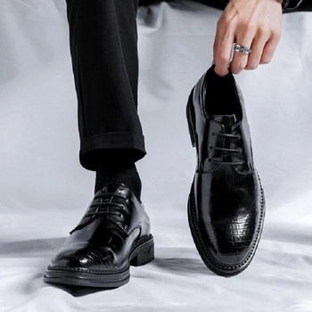Пролет Есен 2023 г. Британски стил кожени броги обувки за мъже Висококачествени класически бизнес ежедневни черни Hombre D2H0