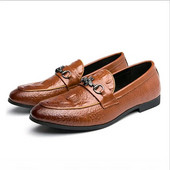 Fashion Trend Meeste mokassiinid Hingavad vabaajajalatsid Loafers Ametlik Nahk Meestele Äriline terava otsaga Meeste Luksuslik Käsitsi valmistatud Da36
