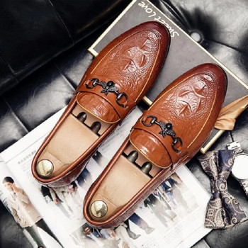 Модна тенденция Мъжки мокасини Дишащи ежедневни обувки Мокасини Официални кожени за мъже Бизнес остри мъжки луксозни ръчно изработени Da36