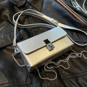 Τσάντες χιαστί χιαστί με αλυσίδα πολυτελών σχεδιαστών Νέες καλοκαιρινές δερμάτινες τσάντες ώμου απλού στυλ Μοντέρνες, ευέλικτες μικρές γυναικείες τσάντες