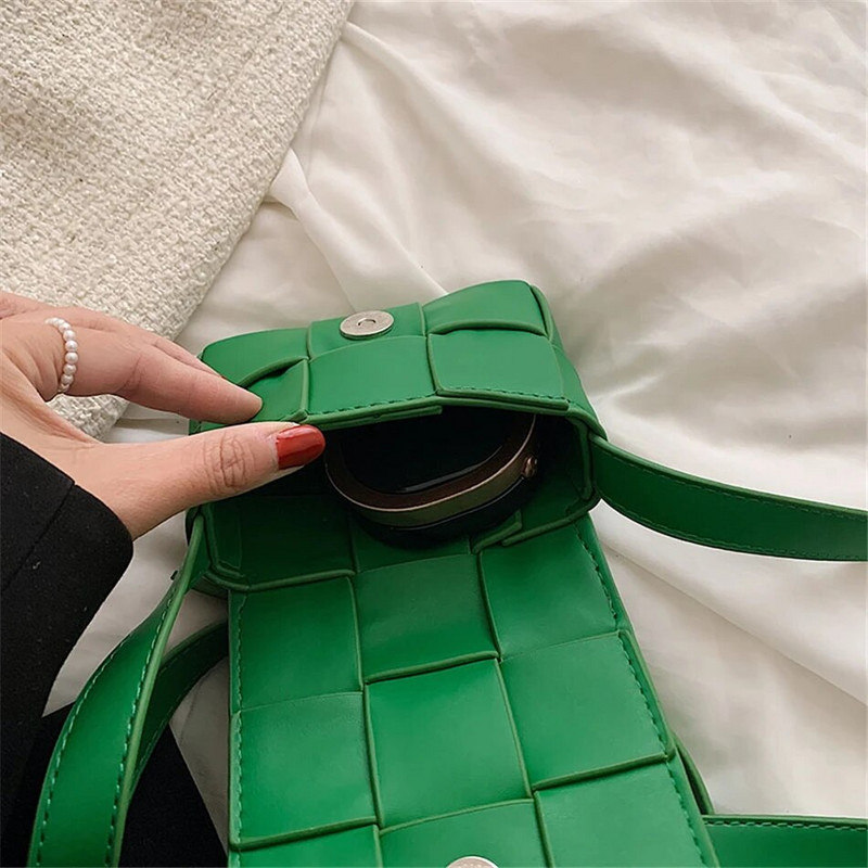 Πολυτελής μίνι γυναικεία τσάντα ύφανσης τετράγωνη PU Δερμάτινες τσάντες χιαστί ώμου για γυναίκες 2022 Μικρά πορτοφόλια και τσάντες σχεδιαστής για την άνοιξη