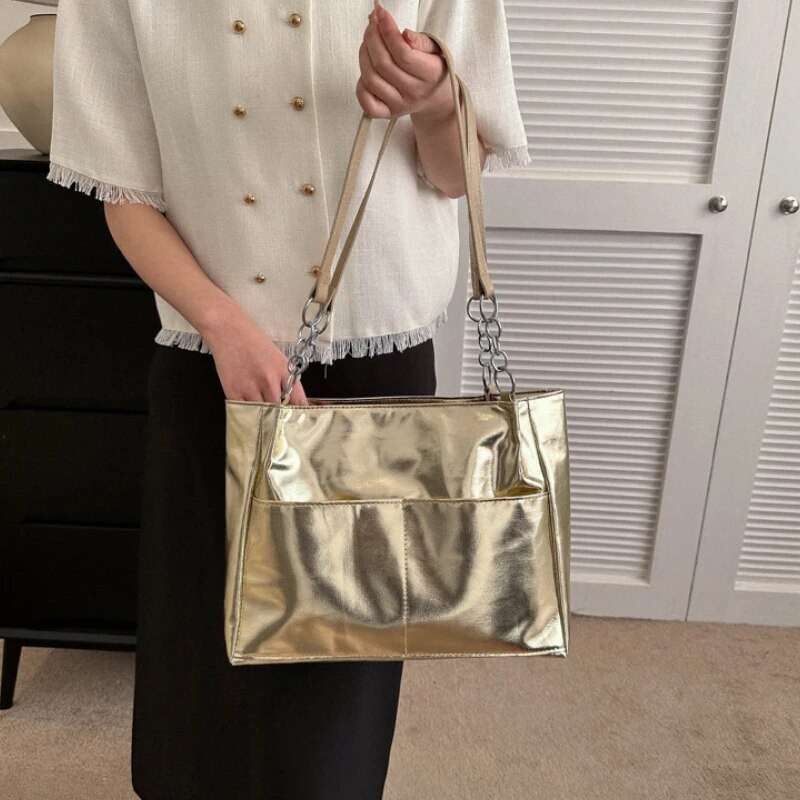 Γυναικείες γυναικείες τσάντες 2023 Νέες τσάντες ώμου μεγάλης χωρητικότητας Υφή φωτεινές δερμάτινες τσάντες τσάντες με αλυσίδα Κομψές τσάντες